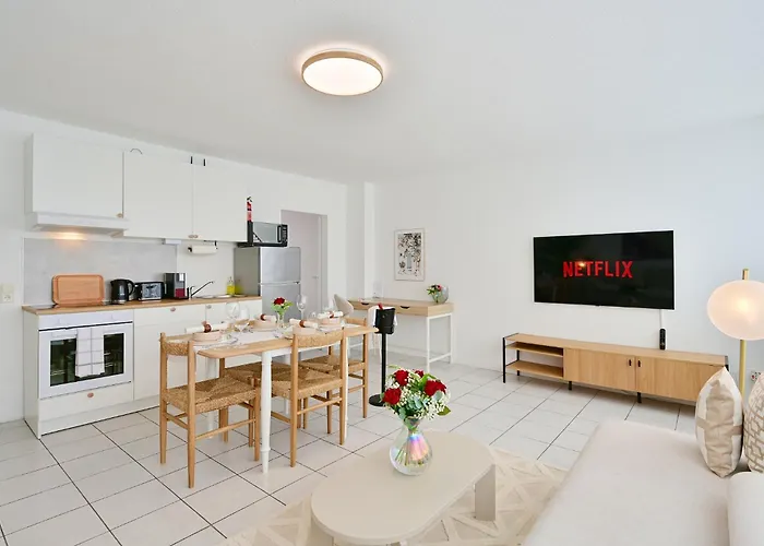 Stylish And Modern 2-room In Center Apartamento